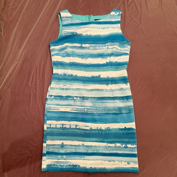 TAHARI Blue/White Ombré Striped Sleeve Shift Dress Size 10/Medium MSRP $195 - Picture 6 of 10